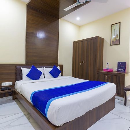 Oyo 7627 Royal Plaza Hotel Hyderabad Exterior photo
