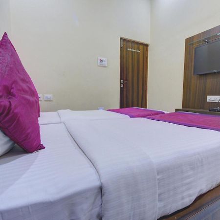 Oyo 7627 Royal Plaza Hotel Hyderabad Exterior photo