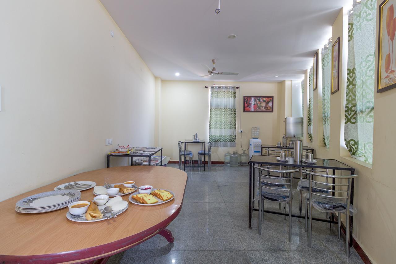 Oyo 7627 Royal Plaza Hotel Hyderabad Exterior photo