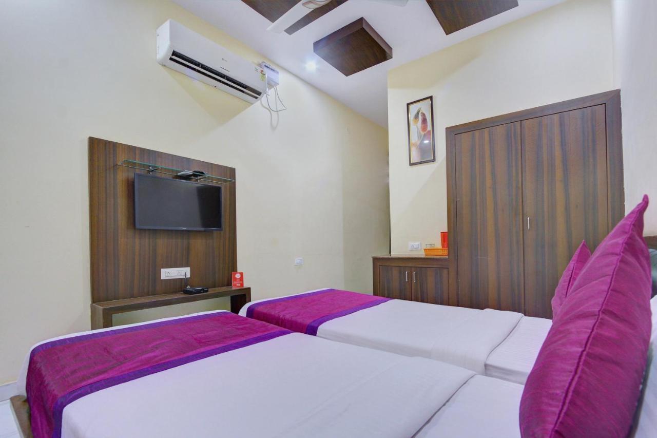 Oyo 7627 Royal Plaza Hotel Hyderabad Exterior photo